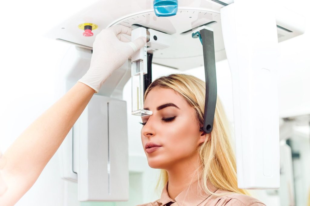 کلینیک تخصصی دکتر کاشانی خدمات لیفت با نخ در تهران خیابان دولت آباد